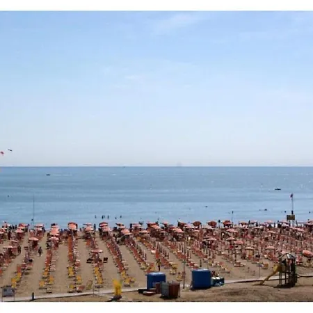 Holiday home 8 Guests Near The Beach - Air Conditioning - Private Garden *